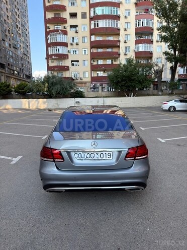 Mercedes E 220-2