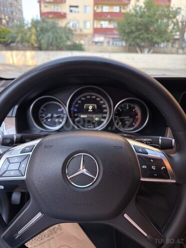 Mercedes E 220-12