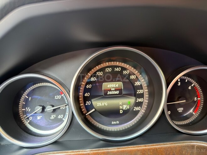 Mercedes E 220-13