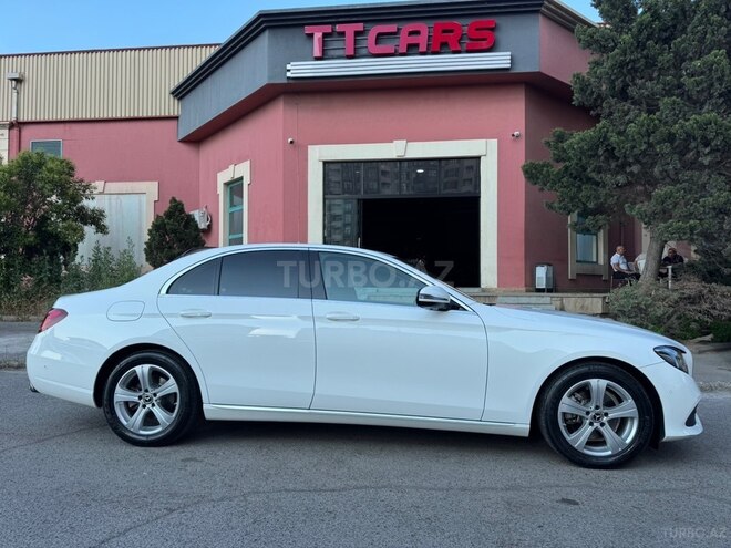 Mercedes E 220 d-3