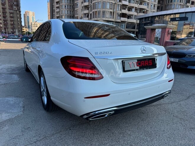Mercedes E 220 d-6
