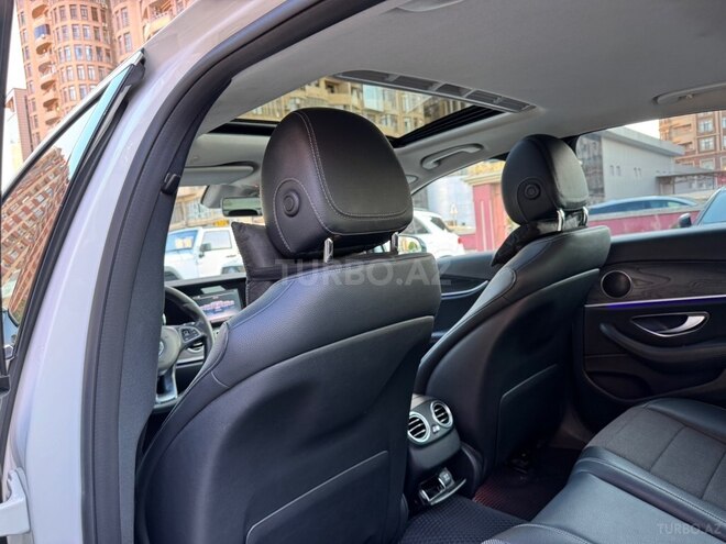 Mercedes E 220 d-11