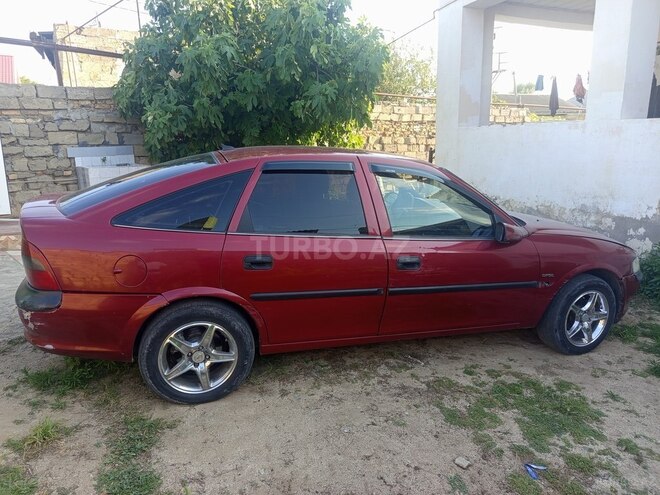Opel Vectra-4