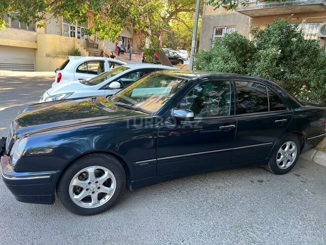 Mercedes E 220-2