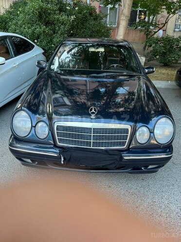Mercedes E 220-1