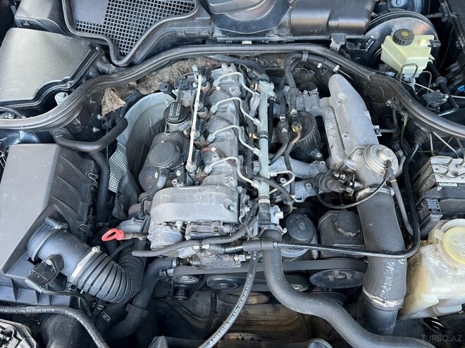 Mercedes E 220-11