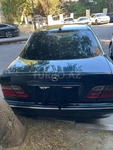 Mercedes E 220-10