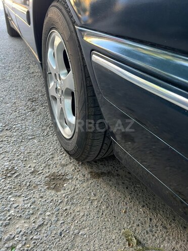 Mercedes E 220-8