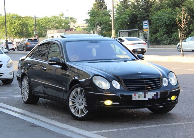 Mercedes E 320-1