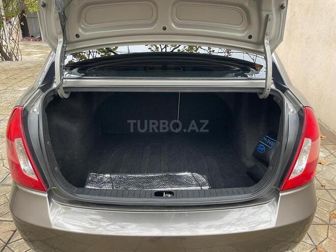 Hyundai Accent-7