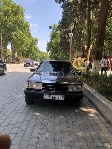 Mercedes 190-1