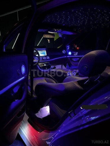 Mercedes E 300-8