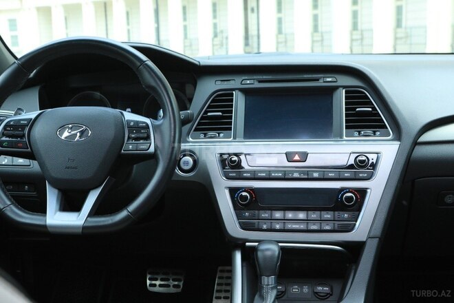 Hyundai Sonata-15