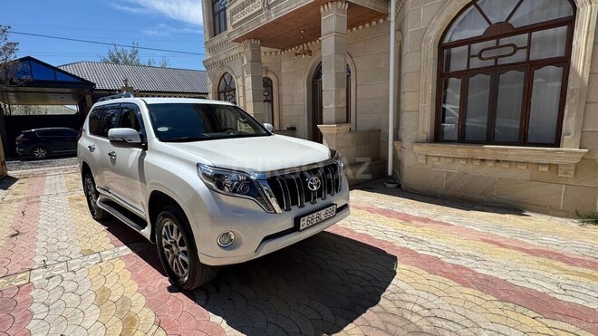 Toyota Land Cruiser Prado-4