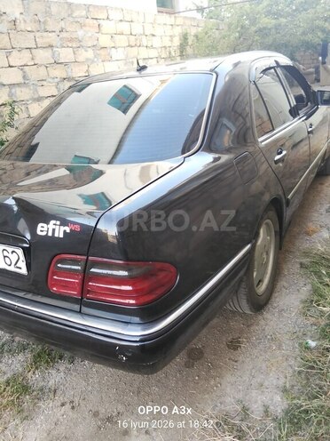 Mercedes E 300-5
