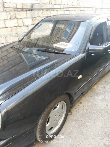 Mercedes E 300-6