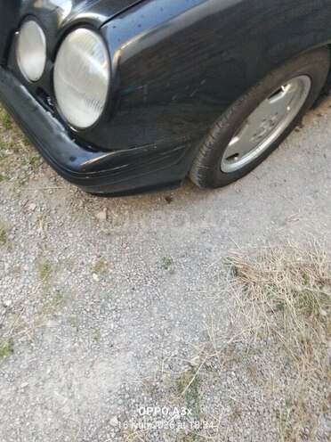Mercedes E 300-7