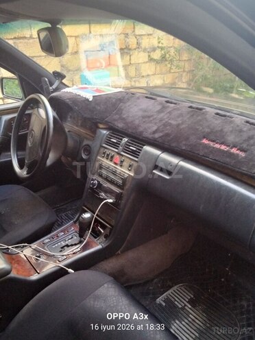 Mercedes E 300-8