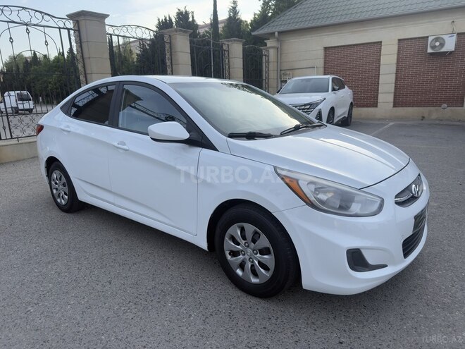 Hyundai Accent-4