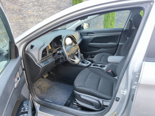 Hyundai Elantra-7