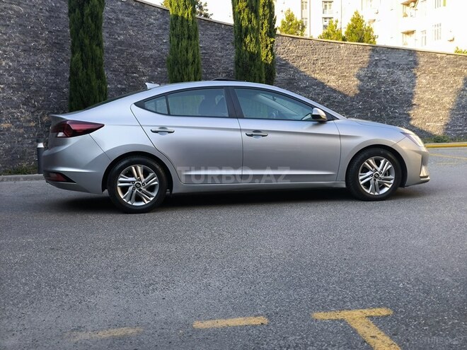 Hyundai Elantra-4