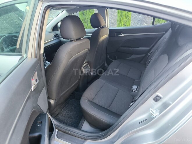 Hyundai Elantra-6
