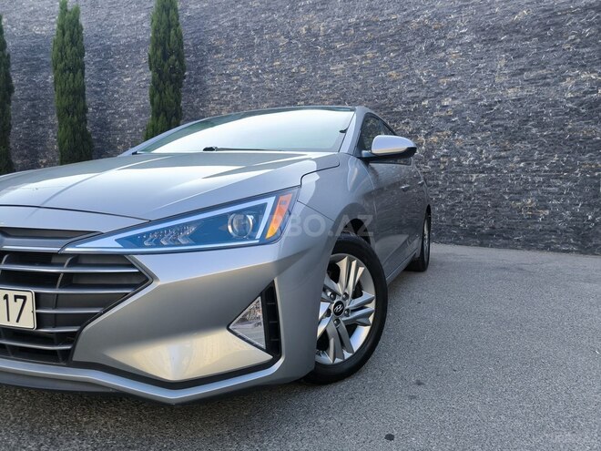 Hyundai Elantra-12