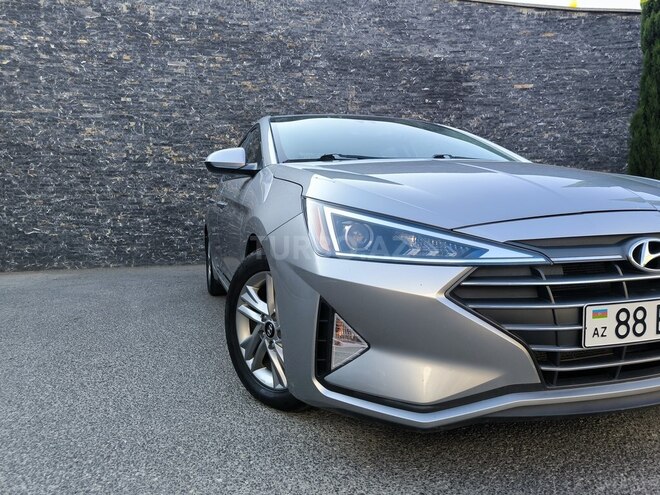 Hyundai Elantra-11
