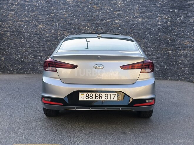 Hyundai Elantra-14