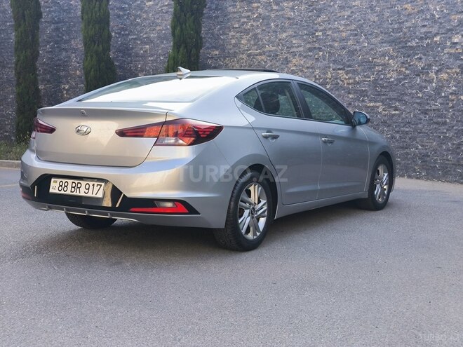 Hyundai Elantra-15