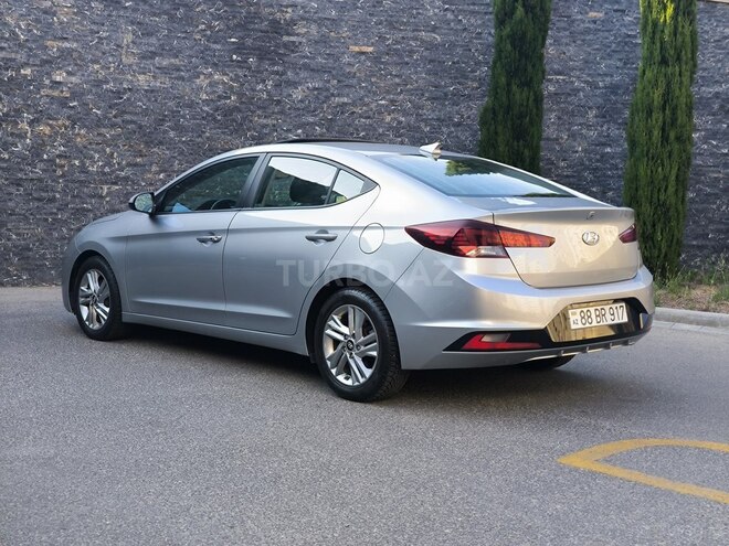 Hyundai Elantra-16