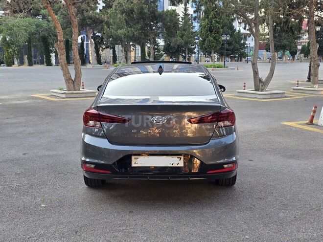 Hyundai Elantra-5