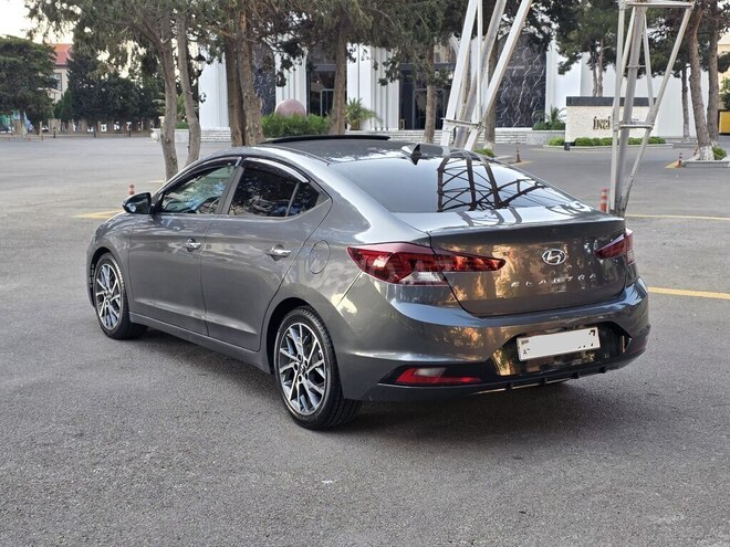 Hyundai Elantra-4
