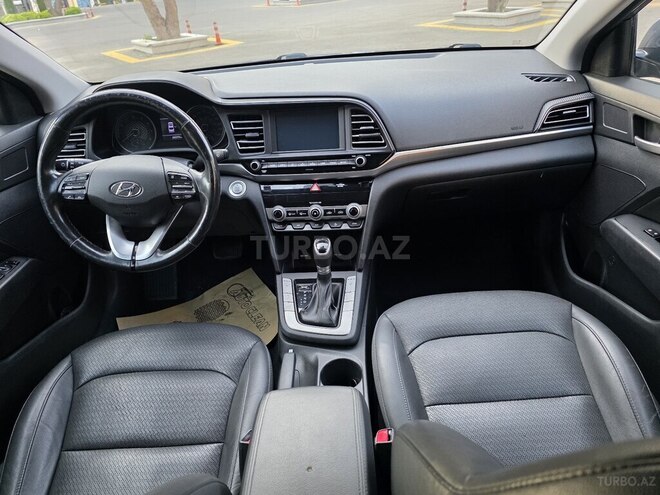 Hyundai Elantra-10