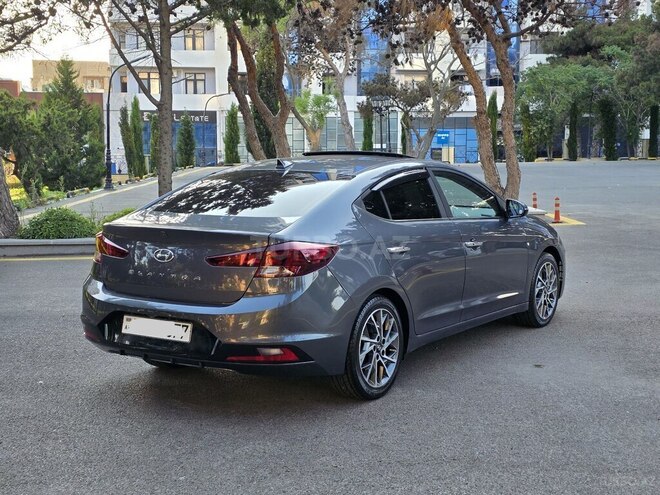 Hyundai Elantra-6