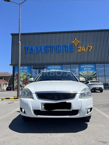 LADA (VAZ) Priora-1