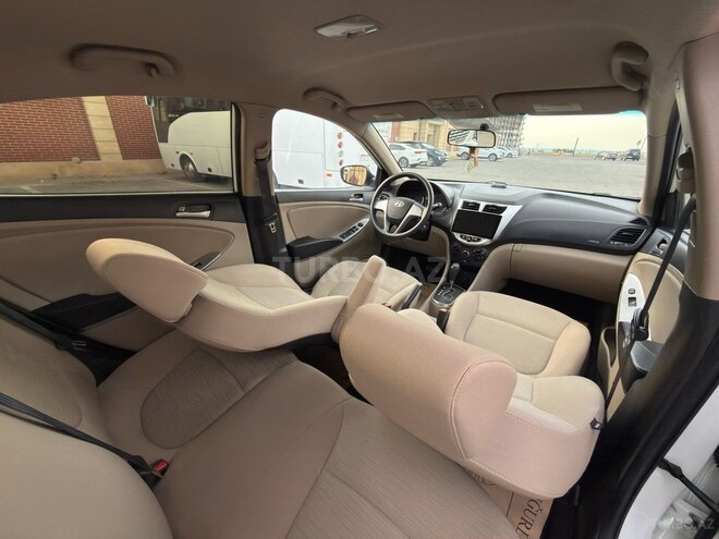Hyundai Accent-9