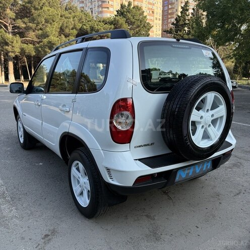 Chevrolet Niva-4
