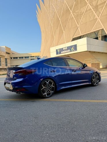 Hyundai Elantra-3