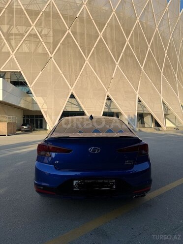 Hyundai Elantra-11