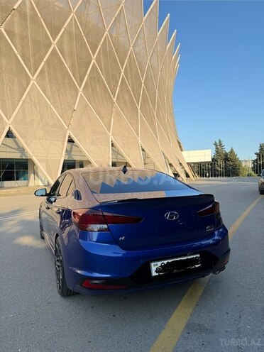Hyundai Elantra-12