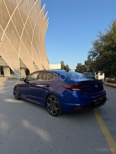 Hyundai Elantra-13