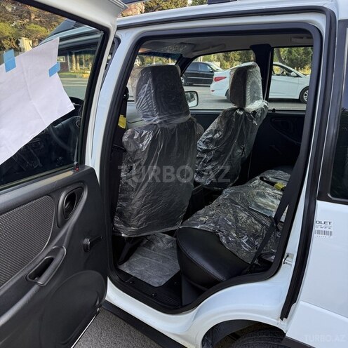 Chevrolet Niva-12