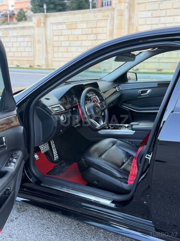 Mercedes E 250-11