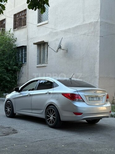 Hyundai Accent-3