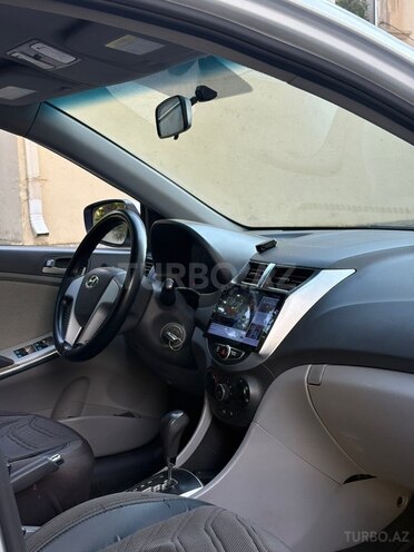 Hyundai Accent-7