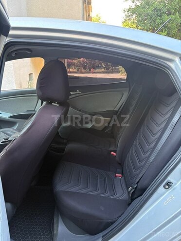 Hyundai Accent-9