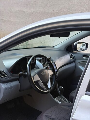 Hyundai Accent-6