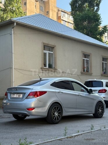 Hyundai Accent-4