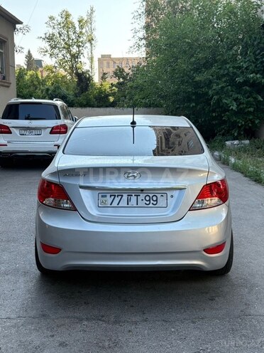 Hyundai Accent-5